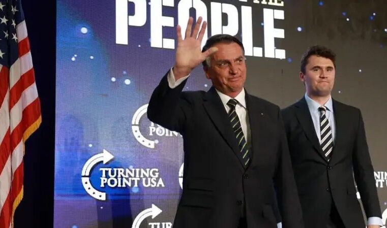 O elo de Charlie Kirk com bolsonarismo: ‘julgamento de Bolsonaro é chocante e horrível’, disse ativista morto nos EUA