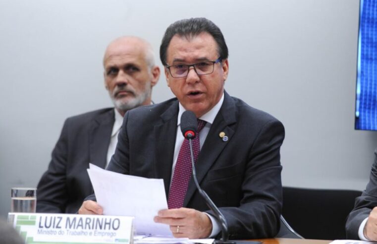 Ministro do Trabalho diz que governo apoia fim da escala 6×1 e defende ‘pressão’ sobre Congresso