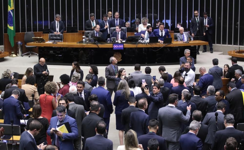 Senadores veem quebra de palavra de Motta ao pautar urgência da anista