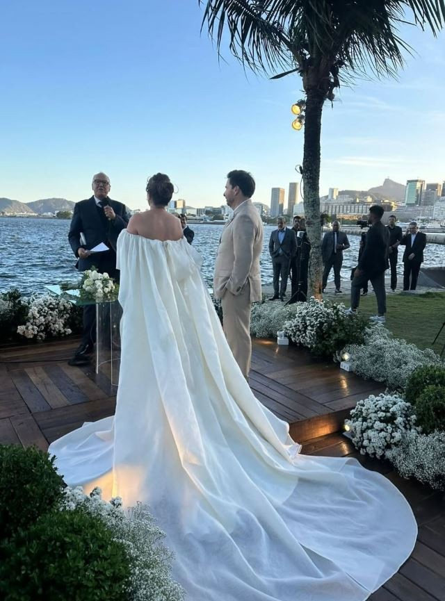 Rodrigo Maia se casa com advogada na Ilha Fiscal com shows de pagode e axé; pai, Cesar Maia, não foi