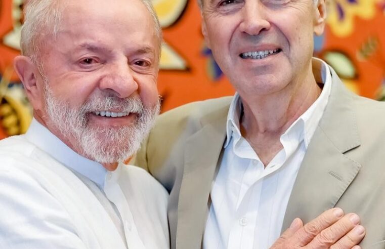 Lula janta com Luís Roberto Barroso no Palácio da Alvorada