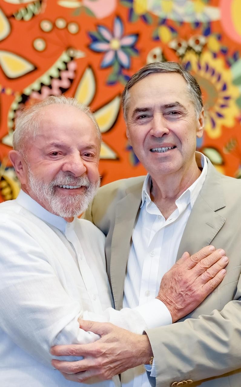 Lula janta com Luís Roberto Barroso no Palácio da Alvorada