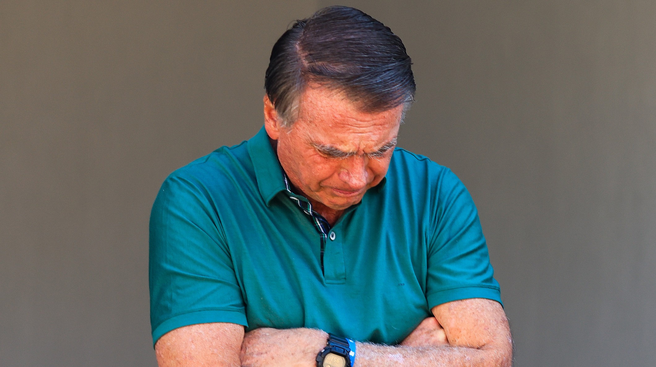 Defesa diz que Bolsonaro teve agravamento de crises de soluço e pede autorização para visita médica