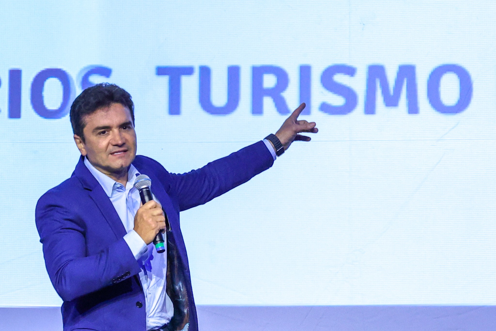 União Brasil abre processo para expulsar ministro do Turismo