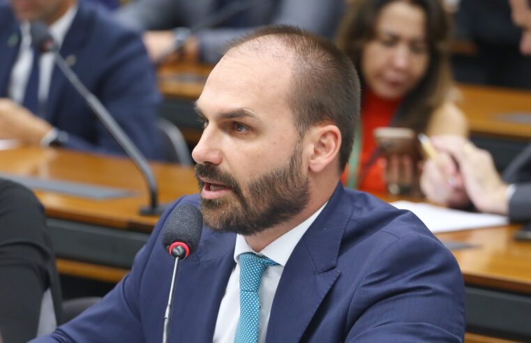 Postagem de Eduardo Bolsonaro minimizando reunião Lula-Trump tem reações negativas