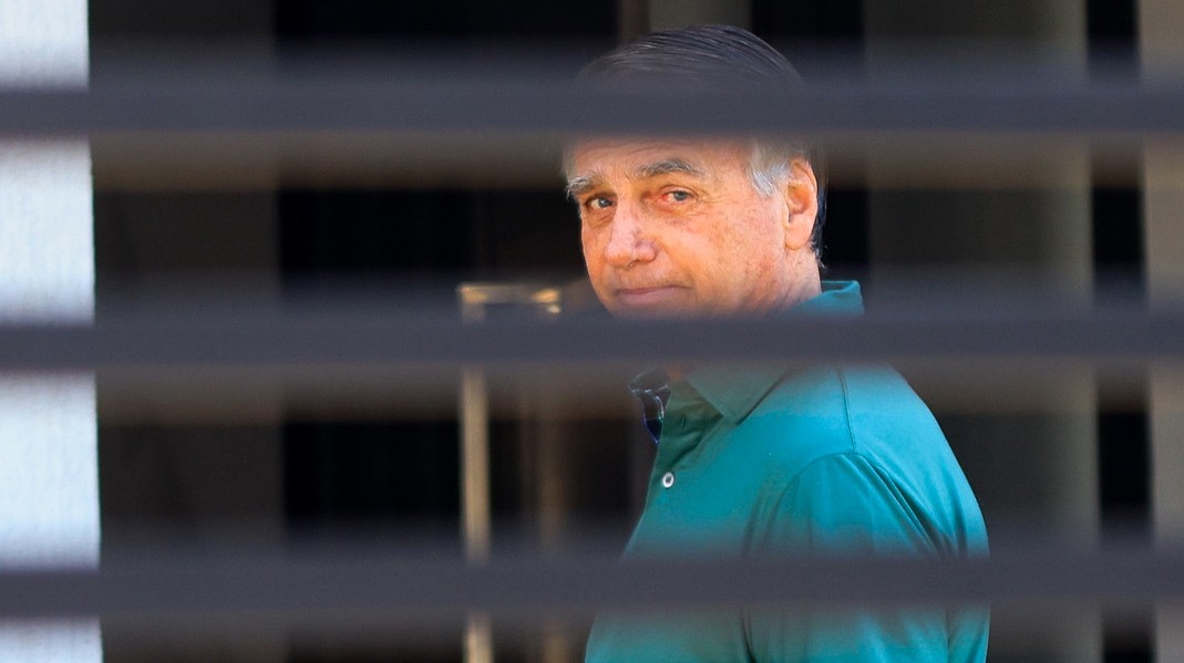 Governo do DF pede a Moraes para avaliar se Bolsonaro tem condições de ficar na Papuda