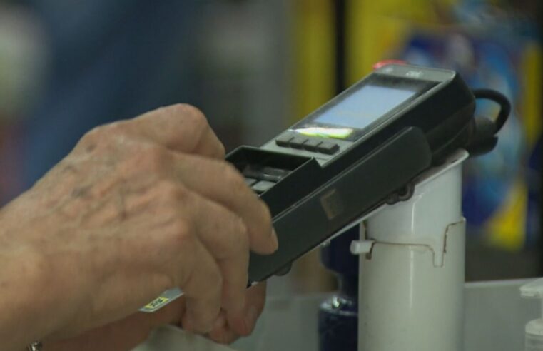 Com taxa Selic elevada, juro bancário tem novo aumento em novembro e atinge maior patamar em 8 anos