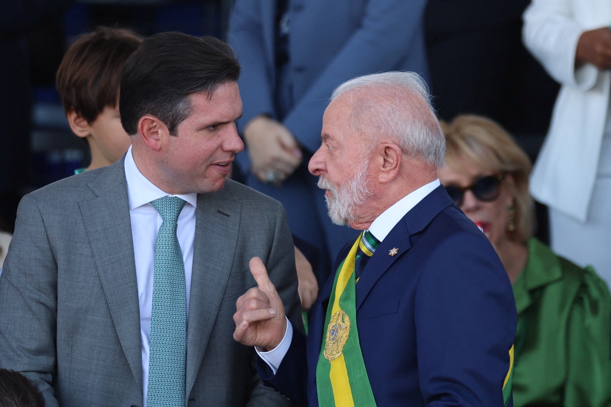 Lula e Hugo Motta se encontram para acertar ponteiros e votações de final de ano