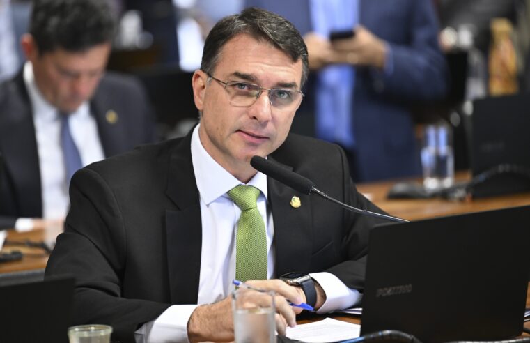Quaest: 49% acham que Flávio Bolsonaro vai levar candidatura até o fim; 38%, que vai usá-la para negociar algo