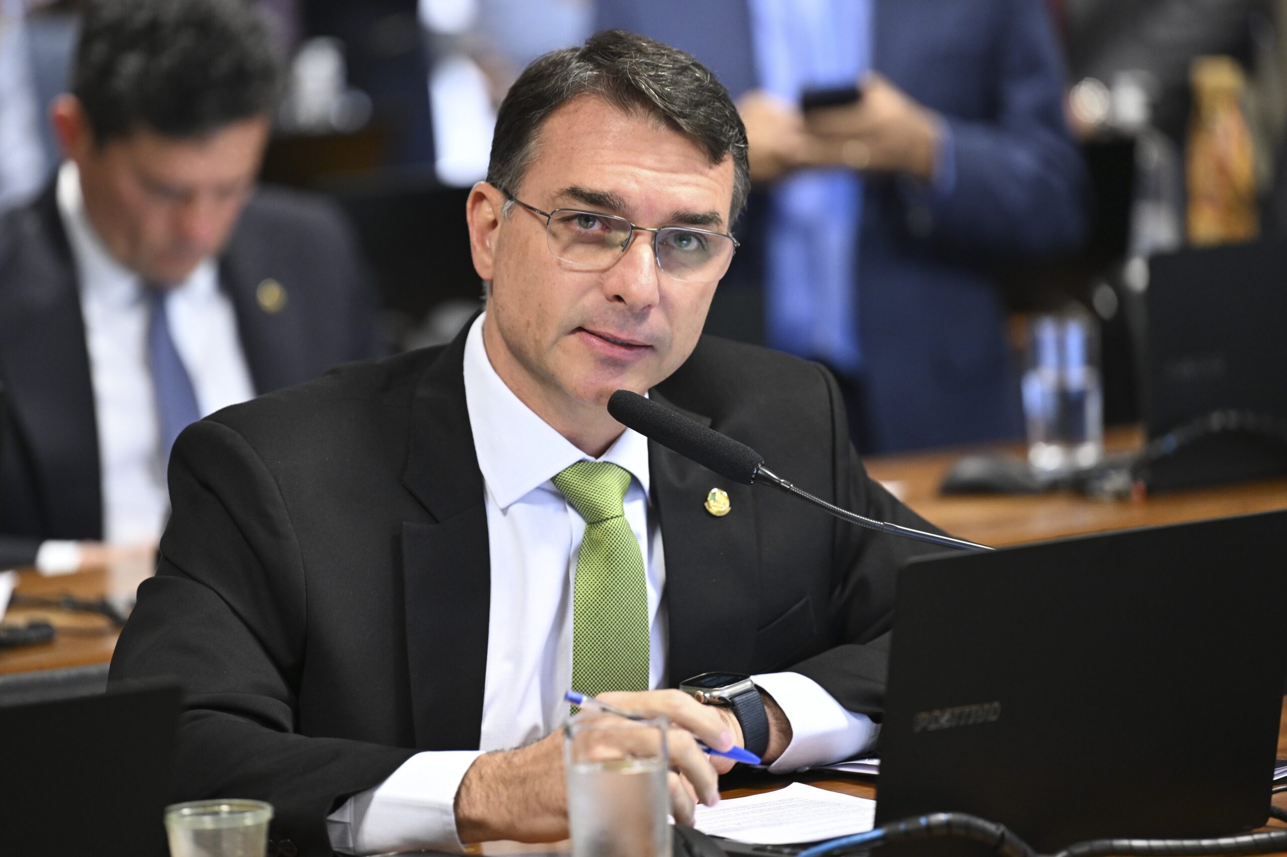 Quaest: 49% acham que Flávio Bolsonaro vai levar candidatura até o fim; 38%, que vai usá-la para negociar algo