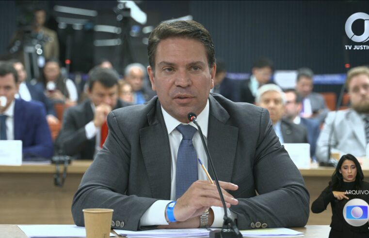 Motta contraria STF e decide que cassação de Ramagem será analisada pelo plenário