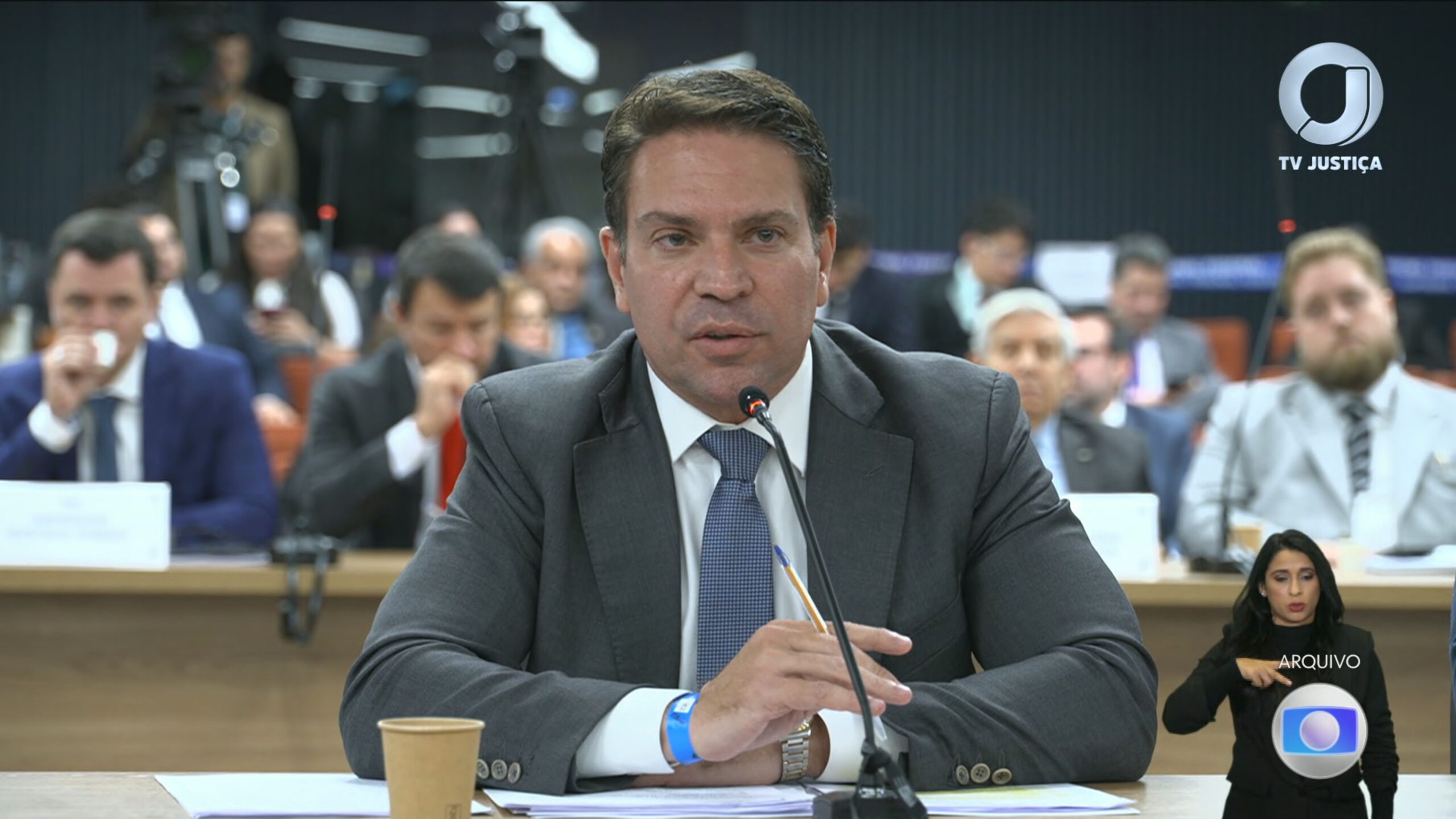 Motta contraria STF e decide que cassação de Ramagem será analisada pelo plenário