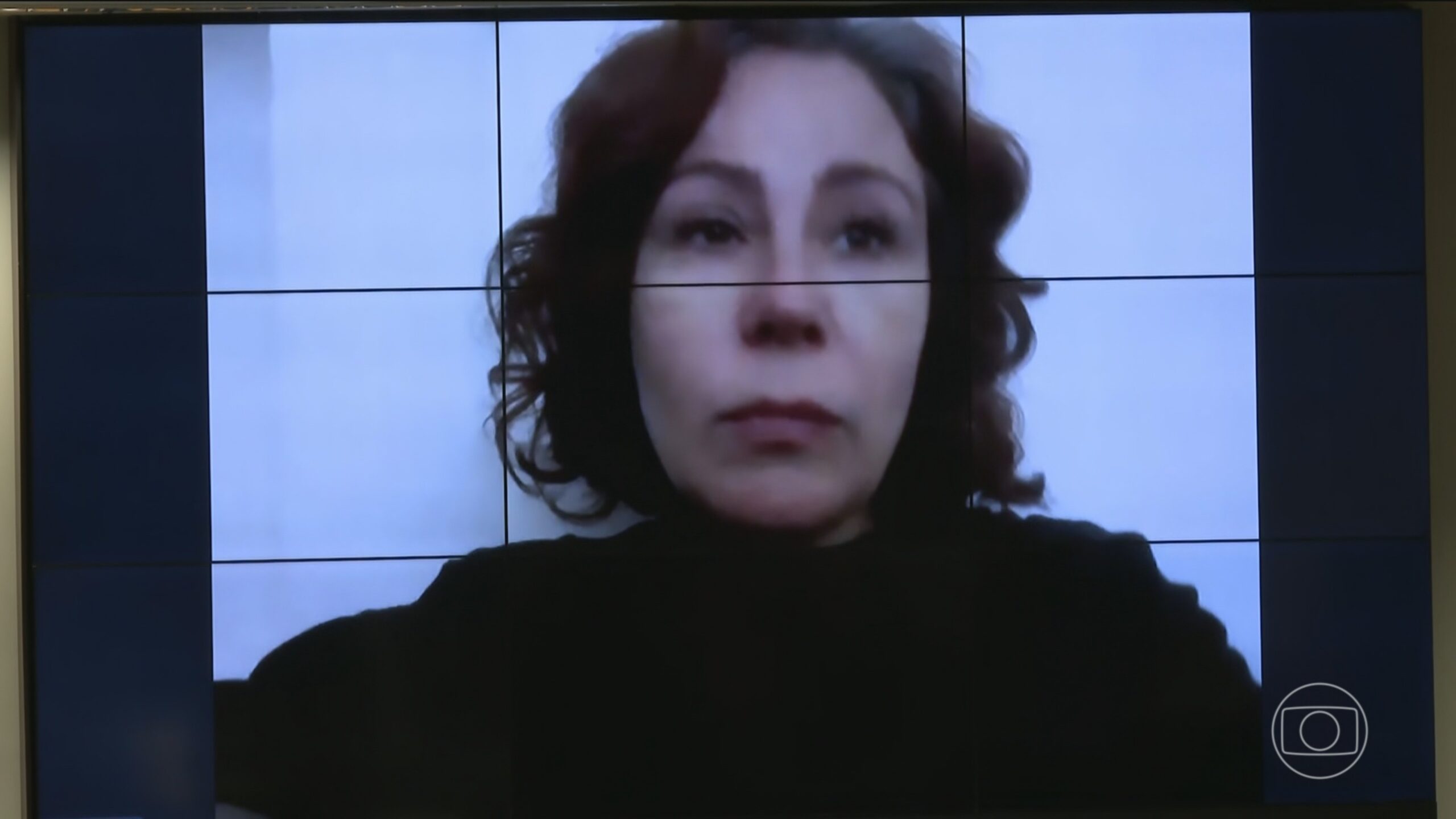 Renúncia de Zambelli foi presente para Hugo Motta e pode ser estratégia contra extradição