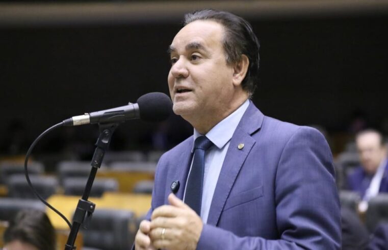 Quem é Adilson Barroso, suplente que deve assumir mandato de Zambelli na Câmara