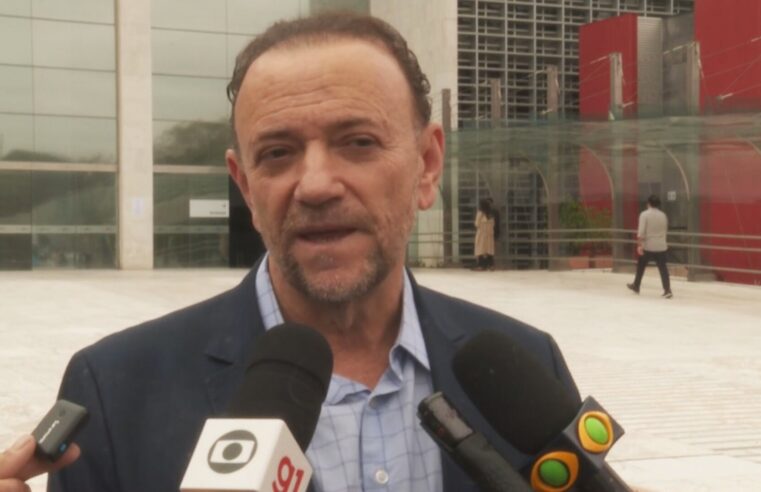 ‘Não dá para levar a sério’, diz presidente do PT sobre candidatura de Flávio Bolsonaro