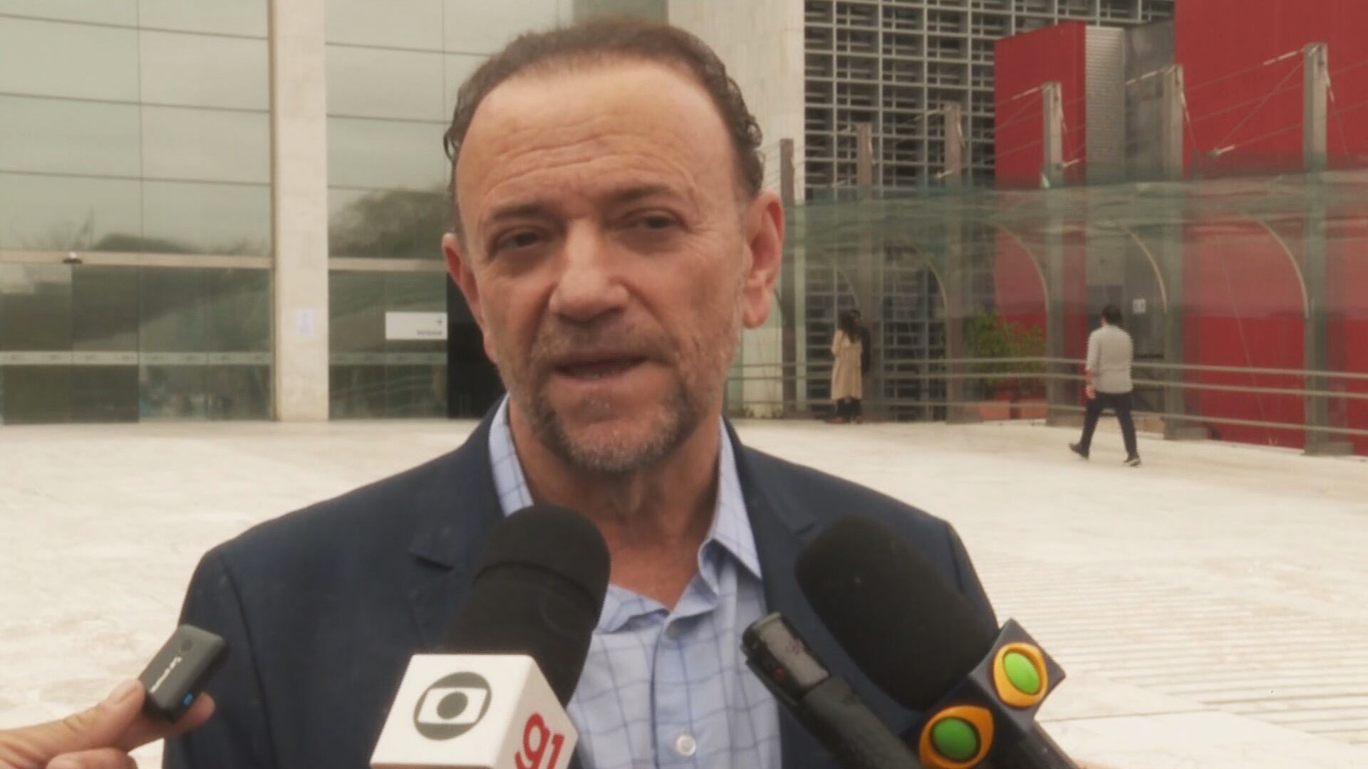 ‘Não dá para levar a sério’, diz presidente do PT sobre candidatura de Flávio Bolsonaro