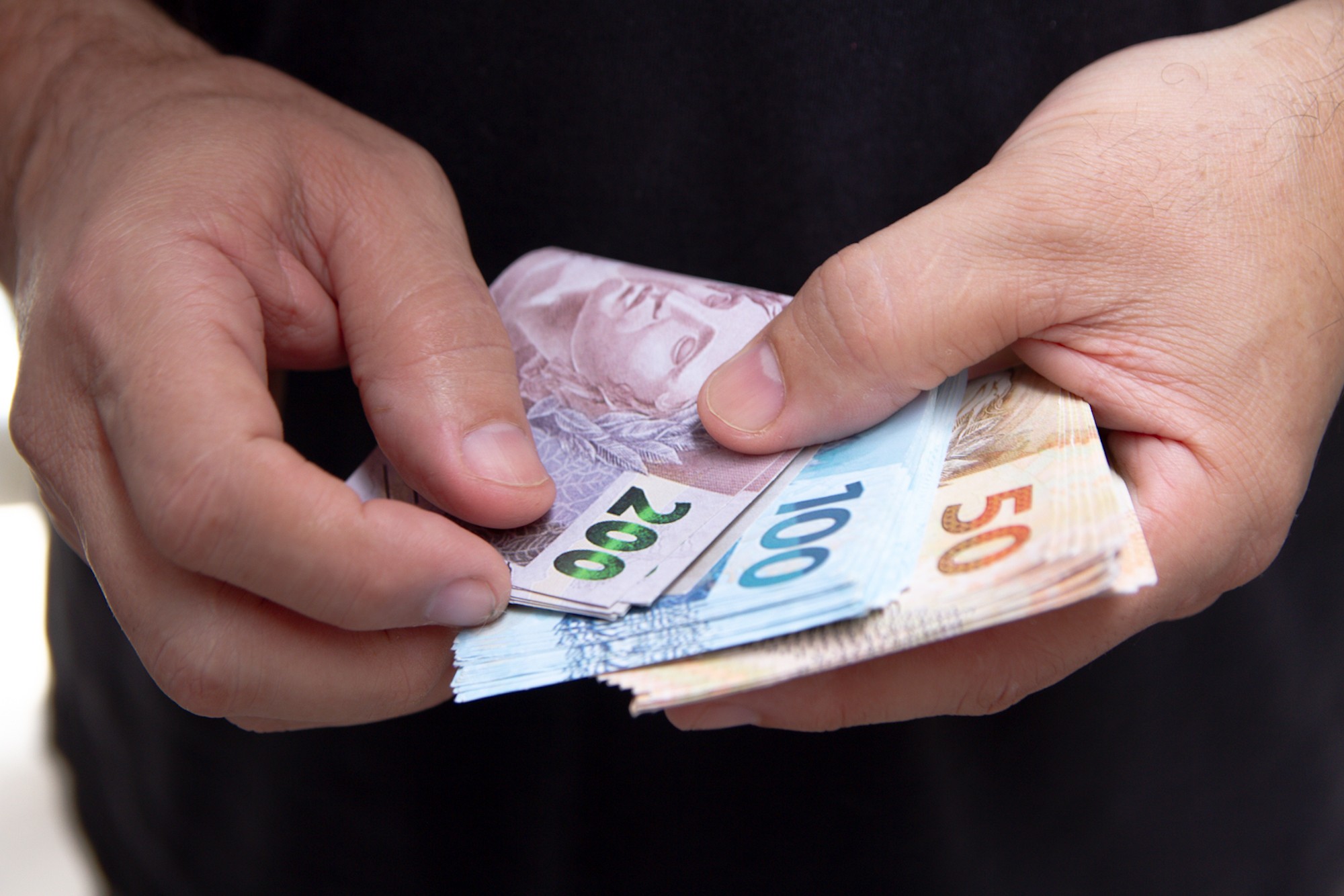 Salário mínimo de R$ 1.621 começa a valer nesta quinta; veja o que muda e como o valor foi calculado