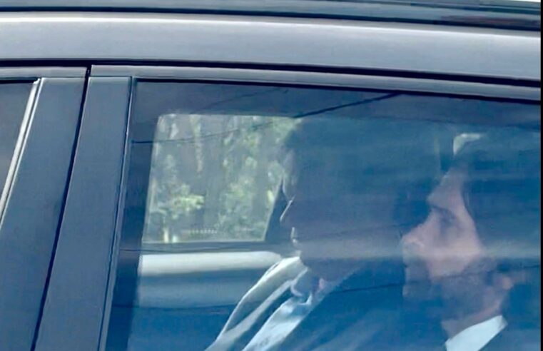 Tarcísio visita Bolsonaro na Papudinha em meio a discussões sobre candidatura da direita em 2026