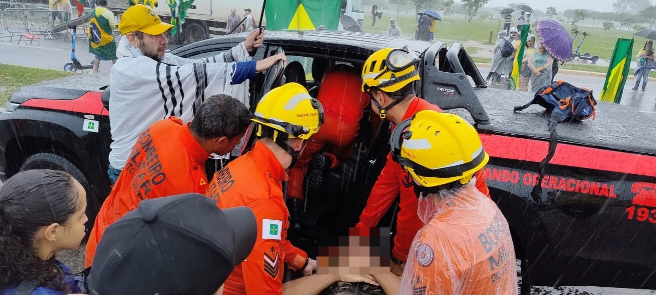 Raio atinge área central de Brasília e 24 são levados a hospitais; grupo aguardava marcha de apoiadores de Bolsonaro