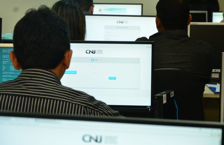 Como o g1 identificou os mandados de prisão em aberto por feminicídio