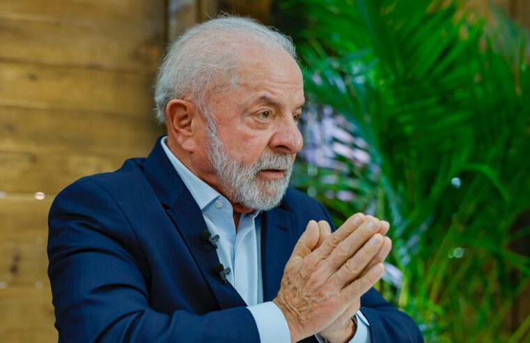 Justiça Federal rejeita ações de Damares e Kataguiri contra enredo de escola de samba sobre Lula