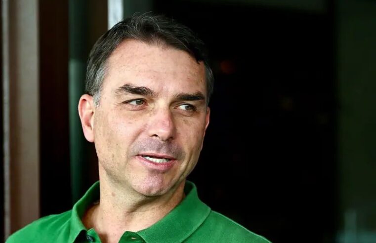 Flávio Bolsonaro não vai reagir à aproximação de partidos do Centrão com o presidente Lula