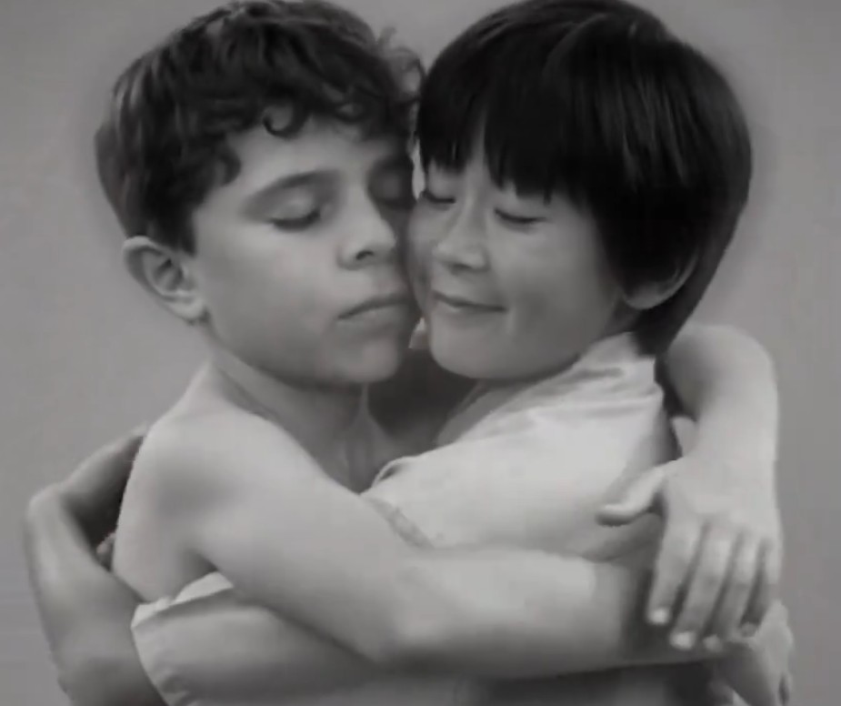 Presidente da Coreia do Sul publica vídeo feito por IA em que aparece abraçando Lula na infância: ‘Somos irmãos’