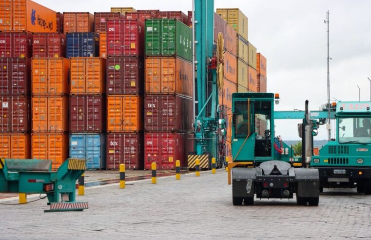 Mesmo com tarifaço dos EUA, superávit da balança comercial sobe 86% em janeiro e chega a US$ 4,32 bilhões