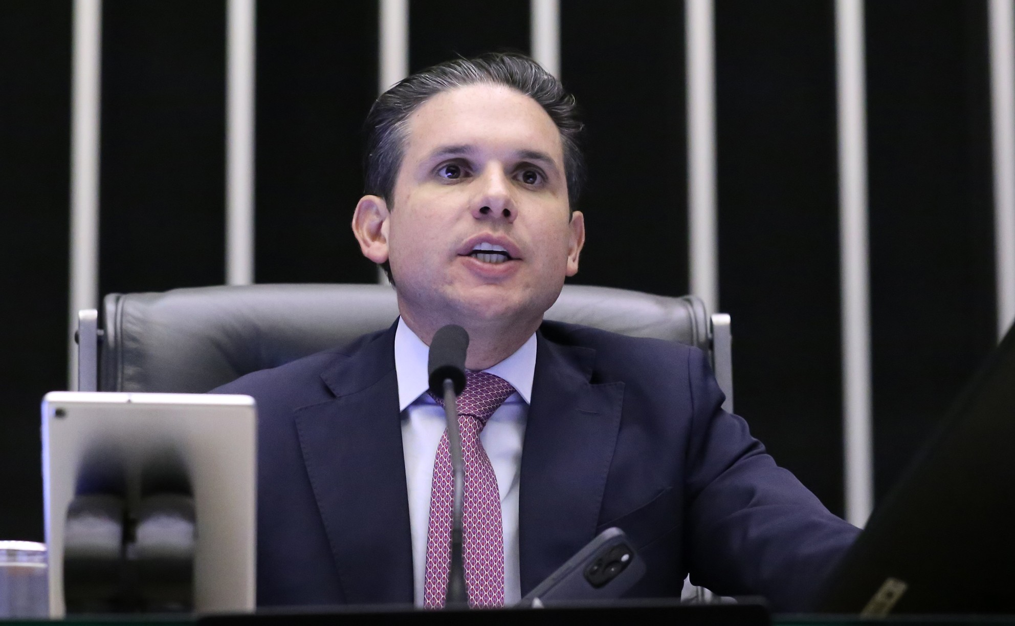 Hugo Motta defende decisão de Dino que suspendeu pagamento de ‘penduricalhos’ no serviço público