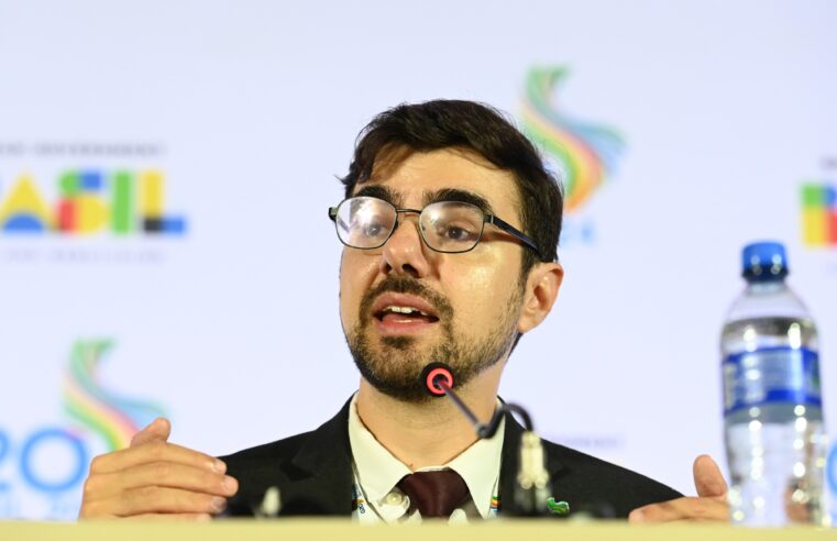 Guilherme Mello se diz honrado com indicação ao Banco Central e pronto para assumir o cargo